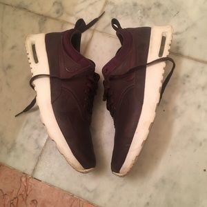 Air Max Thea Leather Sneakers. Size 7.5